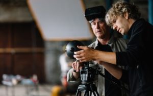 Столкновение маленьких шоу-бизнесов