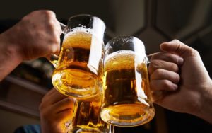 «Я тут с мужиками пьянствую!»