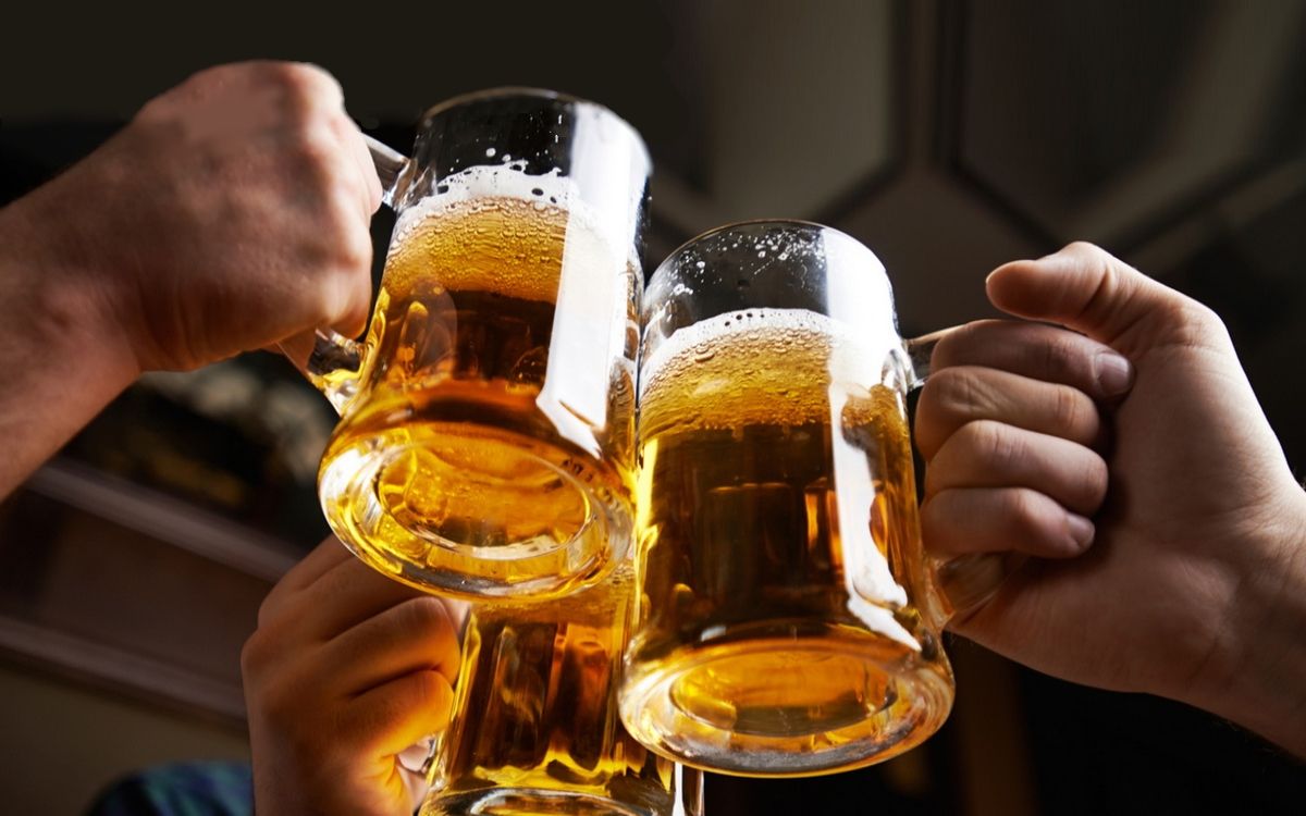 «Я тут с мужиками пьянствую!»