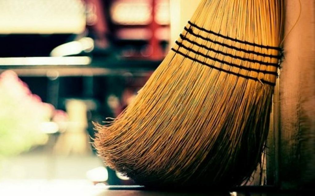 Новая метла или Нежданный спонсор