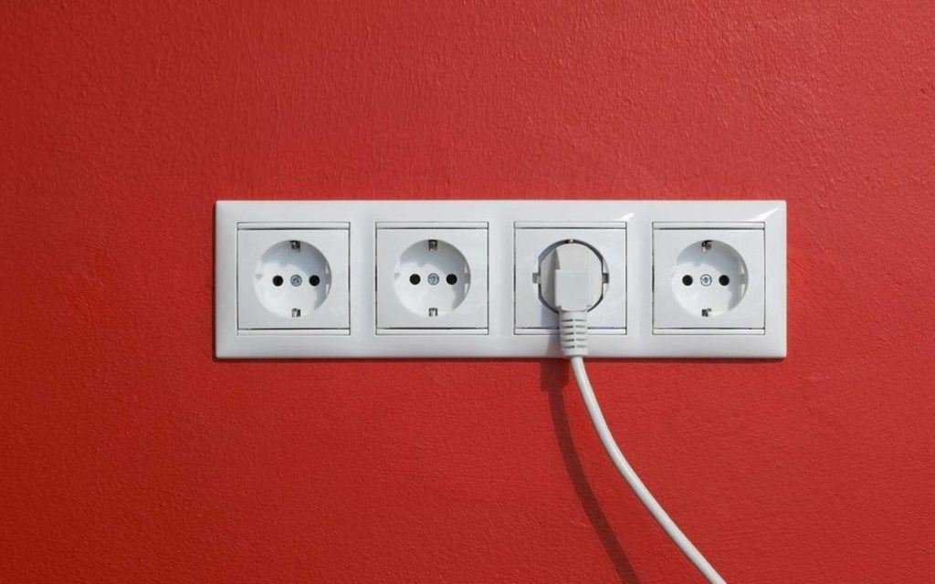 Да чё там?! Вилку в розетку воткнуть...