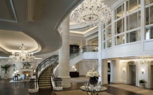 Люстры дорогие, а электрик бесплатный