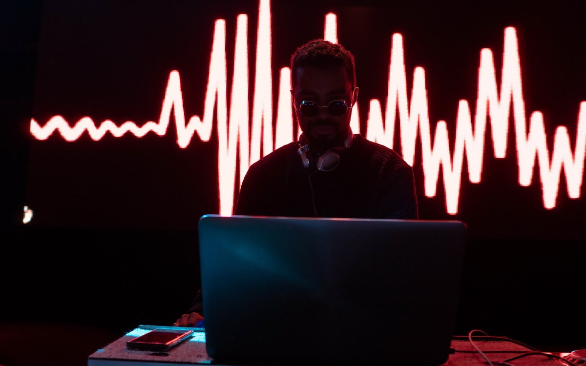 Звук от автомата и его отголоски