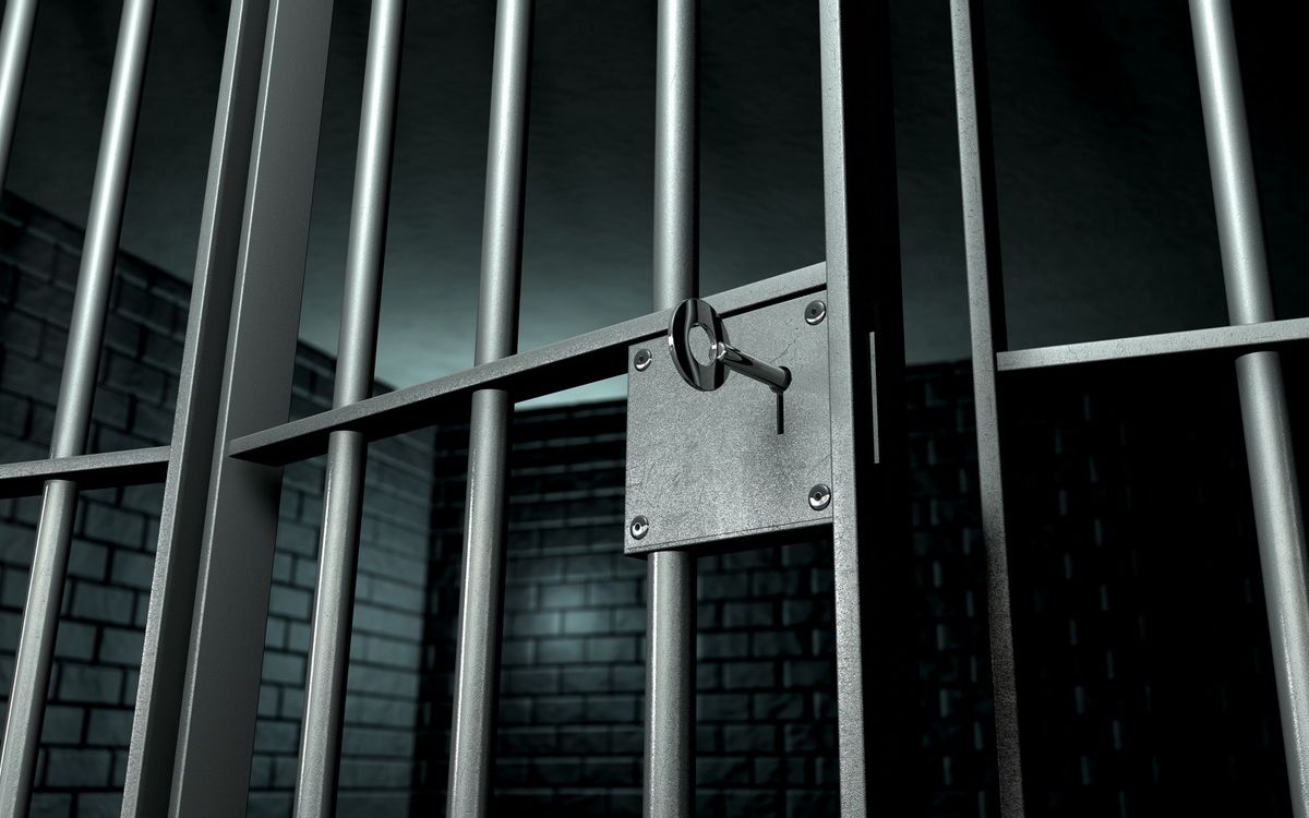 Немного арестованный электрик